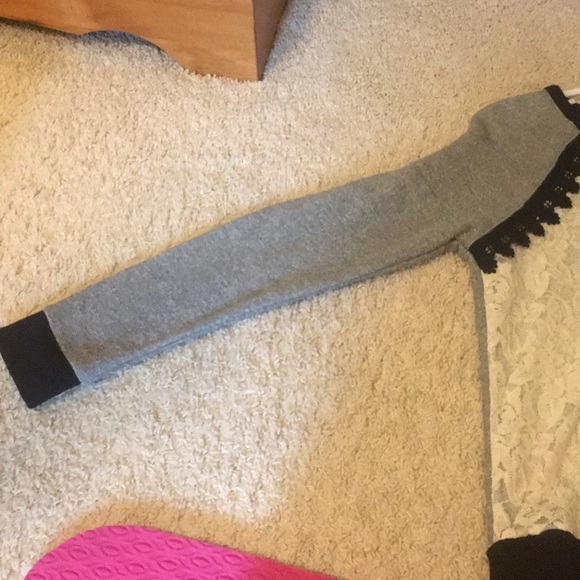 Lace Design Crew Neck - Picture 5 of 5